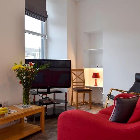 إنفيركيثينغ Courtyard Holiday Apartments المظهر الخارجي الصورة