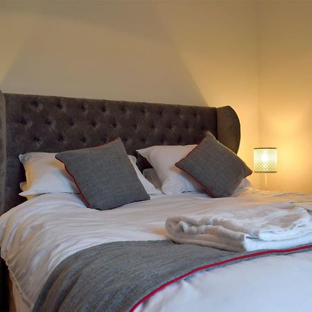 إنفيركيثينغ Courtyard Holiday Apartments المظهر الخارجي الصورة