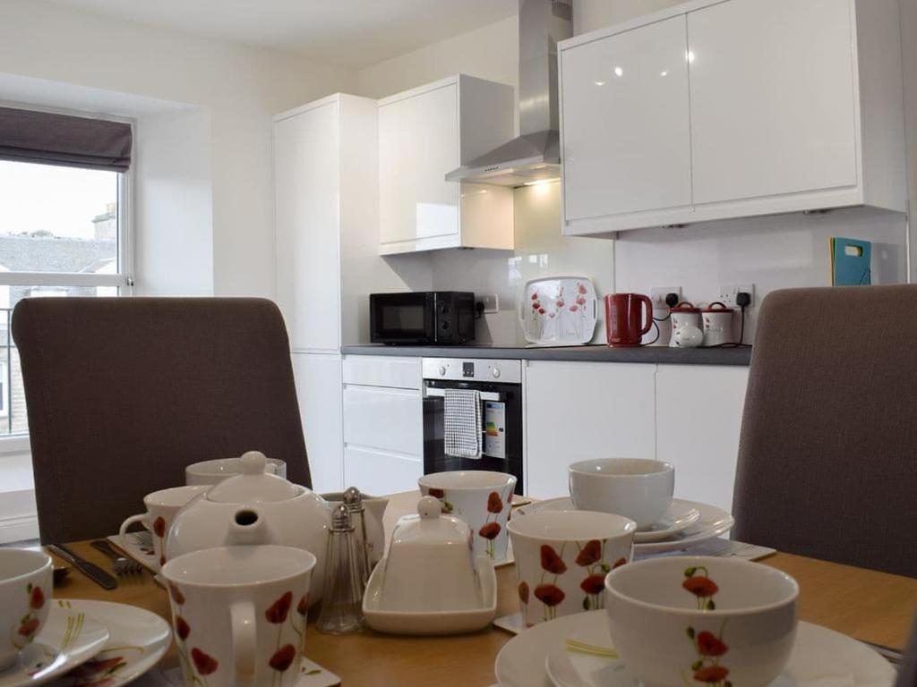 إنفيركيثينغ Courtyard Holiday Apartments المظهر الخارجي الصورة