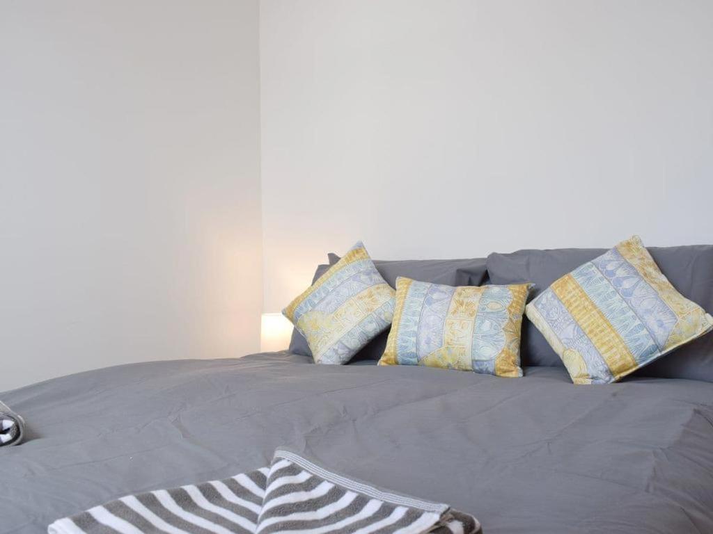 إنفيركيثينغ Courtyard Holiday Apartments المظهر الخارجي الصورة