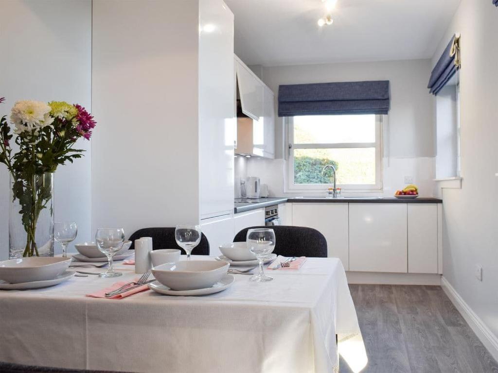 إنفيركيثينغ Courtyard Holiday Apartments المظهر الخارجي الصورة