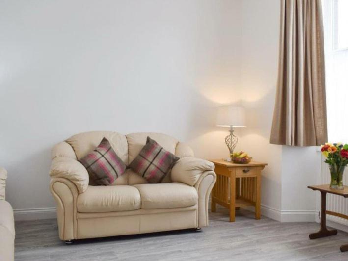 إنفيركيثينغ Courtyard Holiday Apartments المظهر الخارجي الصورة