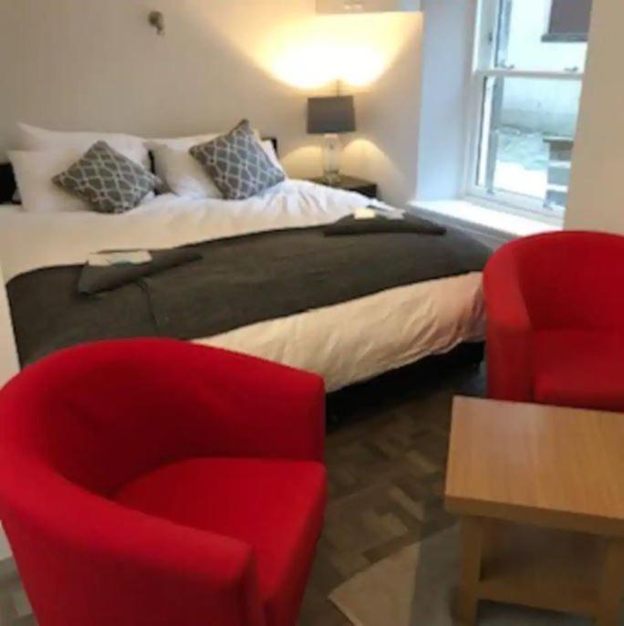 إنفيركيثينغ Courtyard Holiday Apartments المظهر الخارجي الصورة