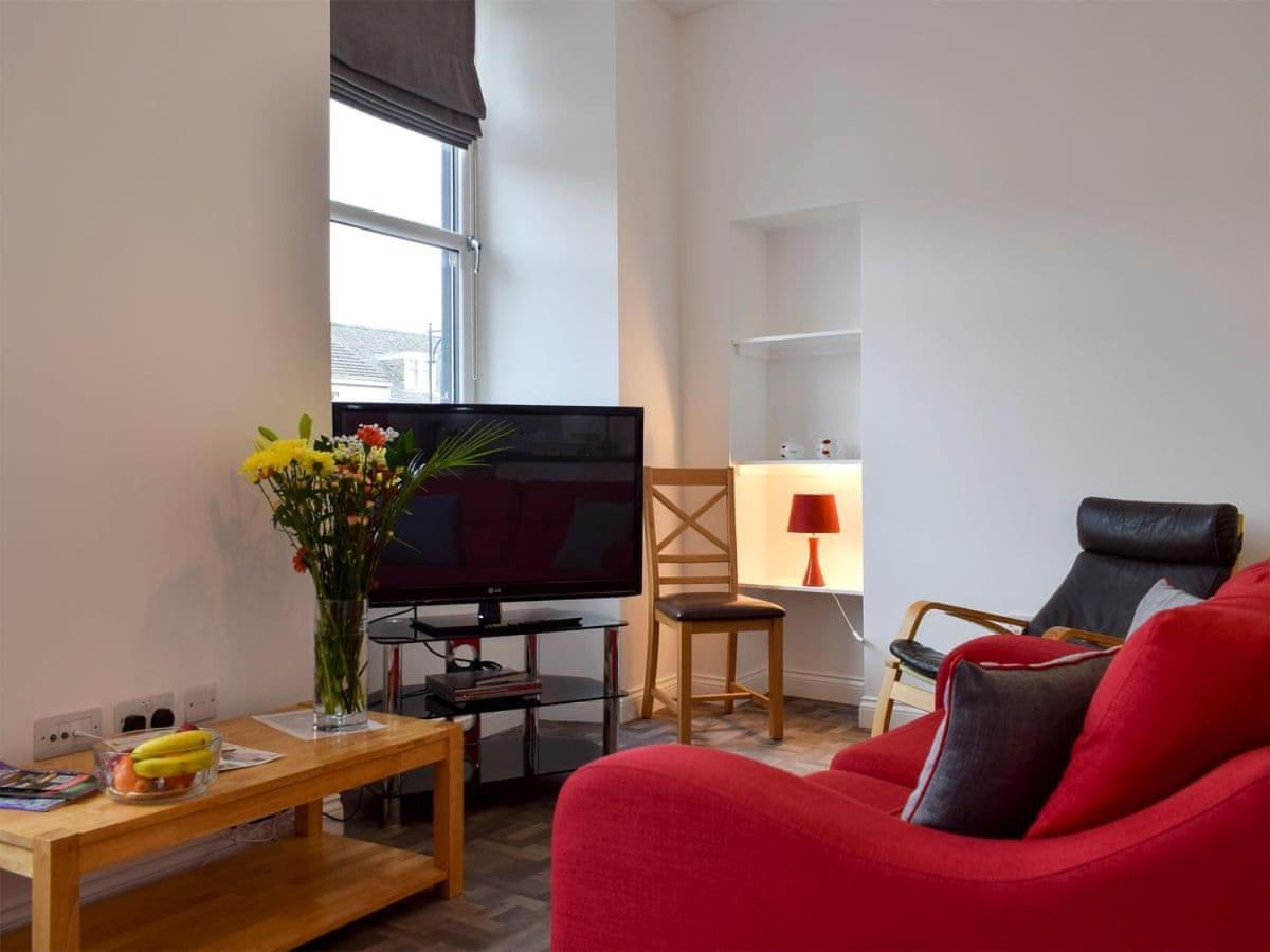 إنفيركيثينغ Courtyard Holiday Apartments المظهر الخارجي الصورة