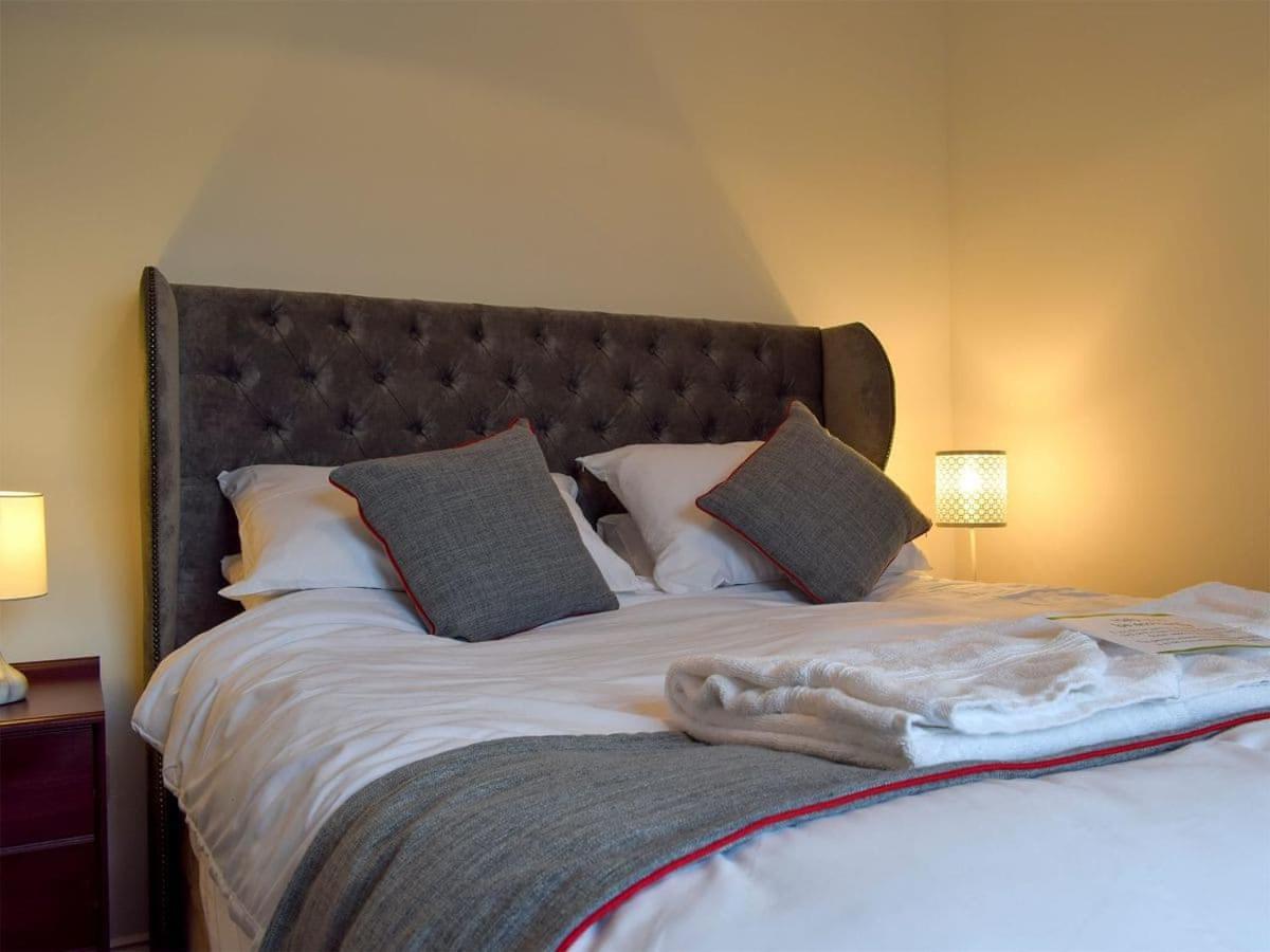 إنفيركيثينغ Courtyard Holiday Apartments المظهر الخارجي الصورة