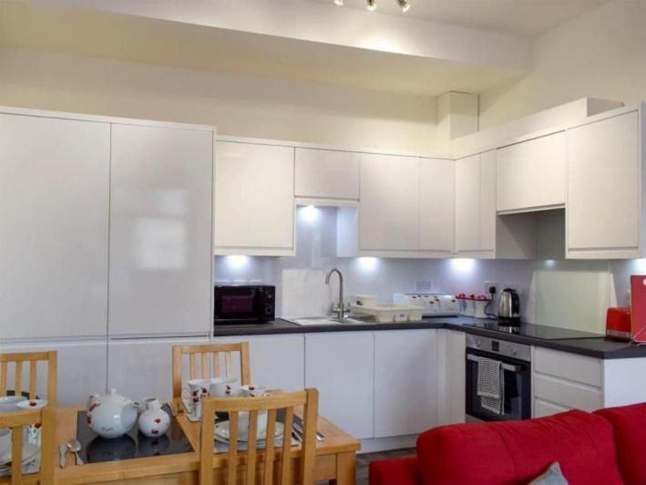 إنفيركيثينغ Courtyard Holiday Apartments المظهر الخارجي الصورة