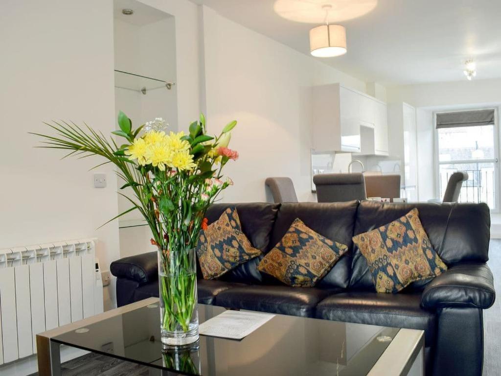 إنفيركيثينغ Courtyard Holiday Apartments المظهر الخارجي الصورة