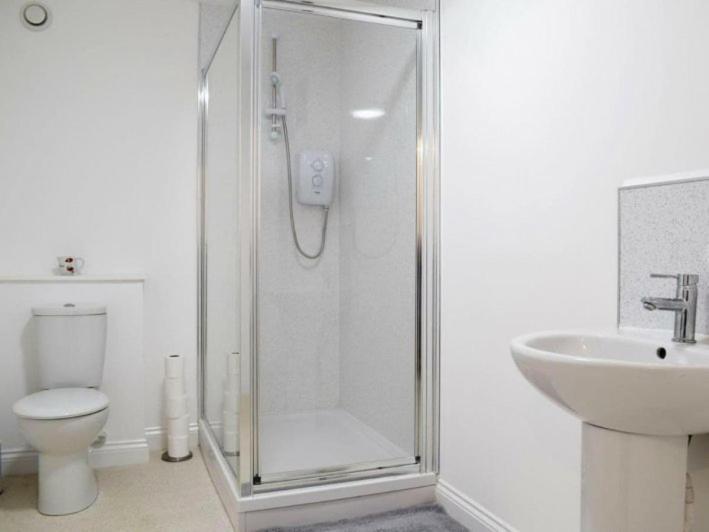 إنفيركيثينغ Courtyard Holiday Apartments المظهر الخارجي الصورة