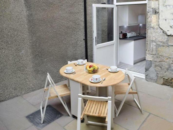 إنفيركيثينغ Courtyard Holiday Apartments المظهر الخارجي الصورة