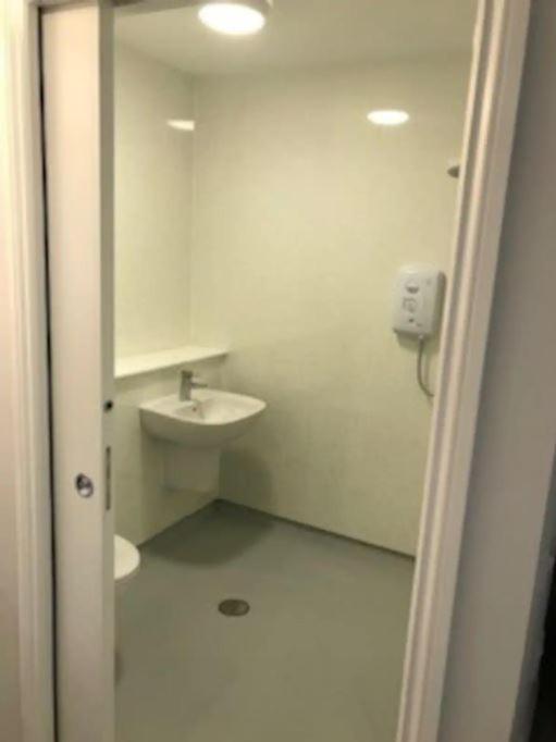 إنفيركيثينغ Courtyard Holiday Apartments المظهر الخارجي الصورة